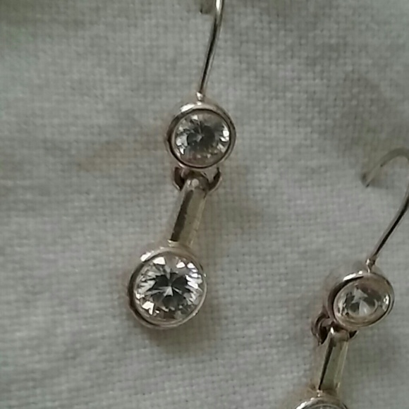 Faux diamond dangle earrings - Picture 4 of 4